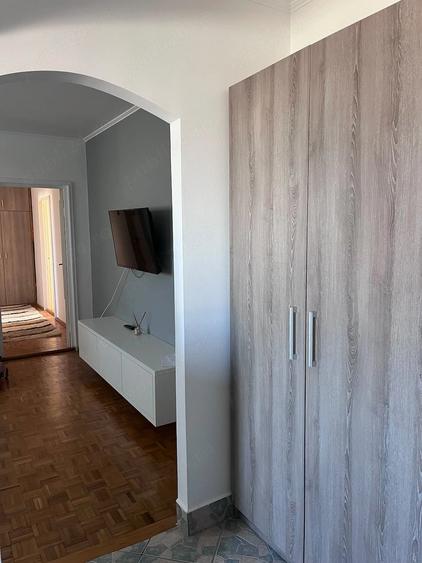 Apartament cu 3 camere semidecomandat în Cantemir