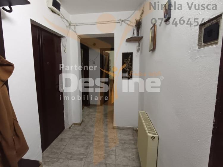 Apartament cu 3 camere decomandat, mobilat în Micro 11