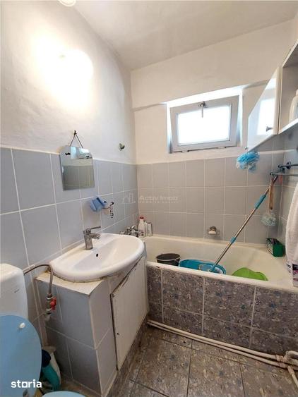 Apartament cu 3 camere decomandat în Piața