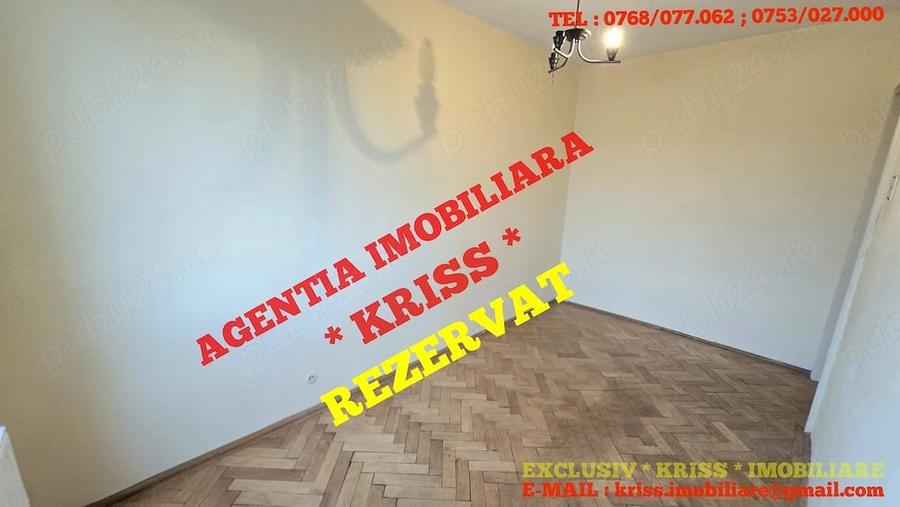 Apartament cu 3 camere semidecomandat în Craiovei