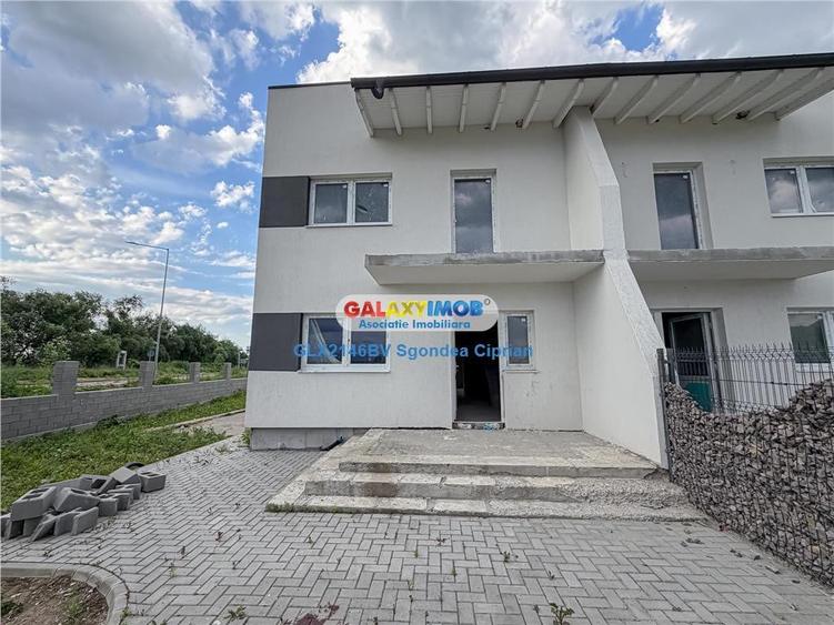 Casă cu Teren 270 Mp în Cristian