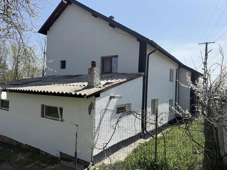 Casă cu 6 camere cu Teren 2000 Mp în Băbana