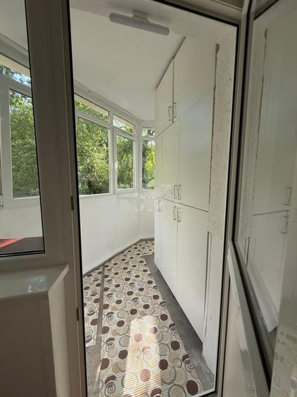 Apartament cu 3 camere semidecomandat, mobilat în Basarabia