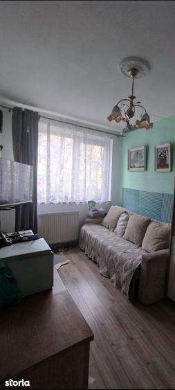 Apartament cu 3 camere semidecomandat în Tomis I