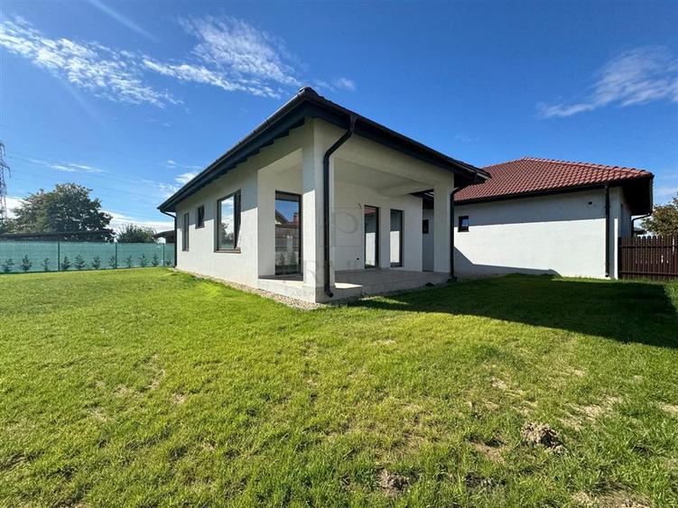 Duplex cu 4 camere cu Canalizare în Moșnița Nouă