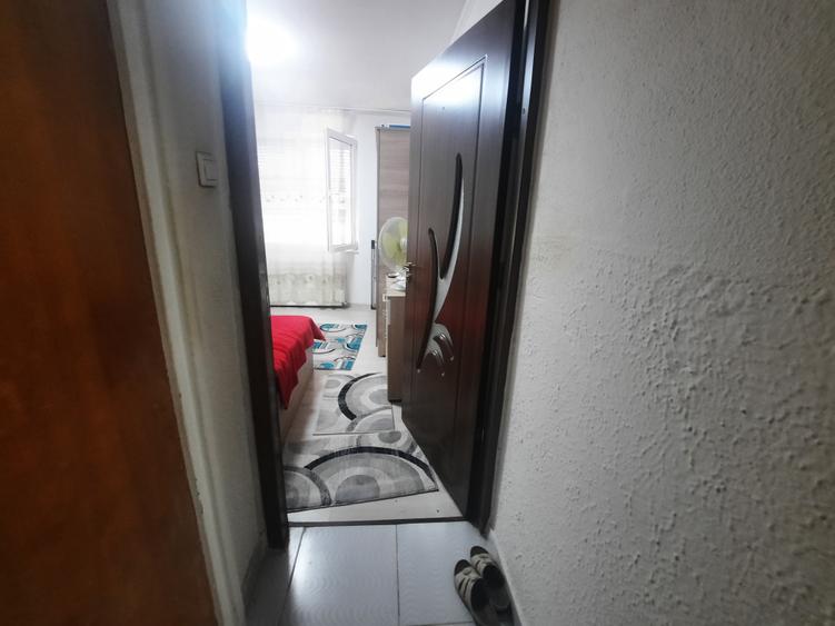 Apartament cu 3 camere semidecomandat în Militari