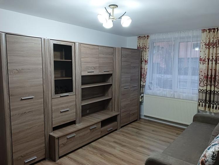 Apartament cu 2 camere decomandat în Iacobeni