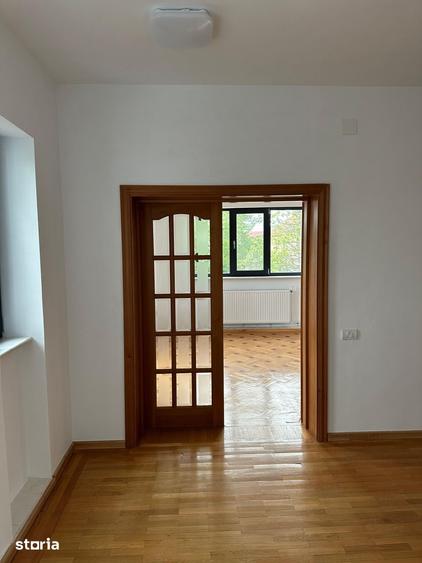 Casă cu 9 camere cu Canalizare în Drumul Taberei