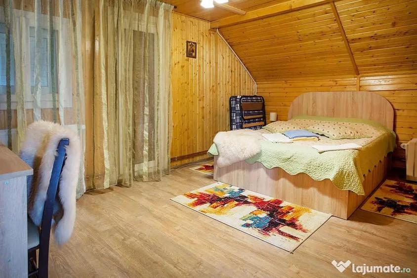 Casă cu 10 camere cu Teren 1900 Mp în Central