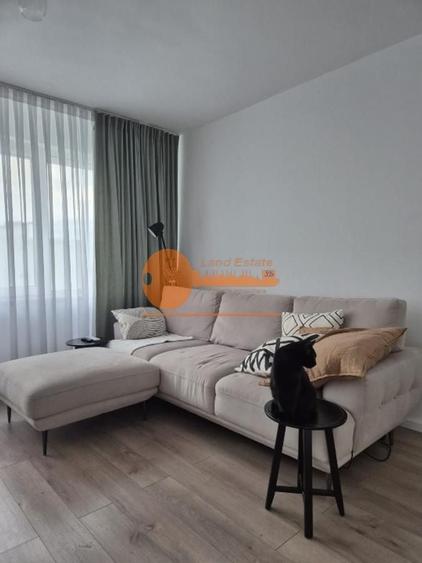 Apartament cu 2 camere semidecomandat, mobilat în 1 Mai