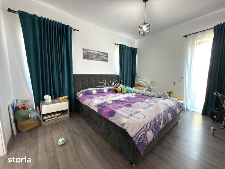 Casă cu 3 camere semidecomandat cu Teren 300 Mp în Hărmanului