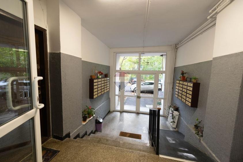 Apartament cu 3 camere, mobilat în Gorjului