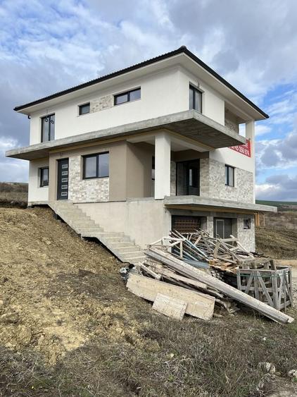 Casă cu 4 camere în Iris