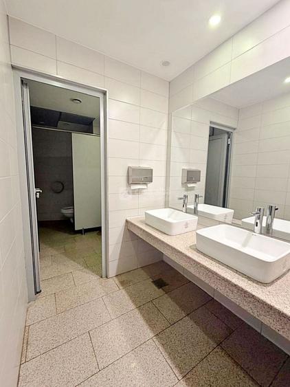 Birou, de 440 mp, în Central