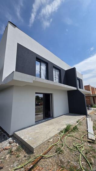 Casă cu 3 camere în Giarmata