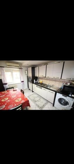Apartament cu 3 camere decomandat în Exterior Vest