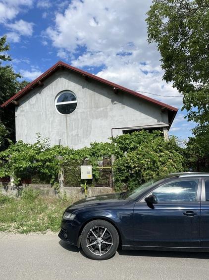 Casă cu 4 camere în Petrești