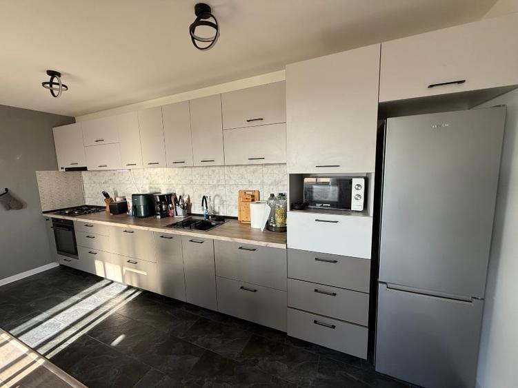 Duplex cu 3 camere cu Canalizare în Parța