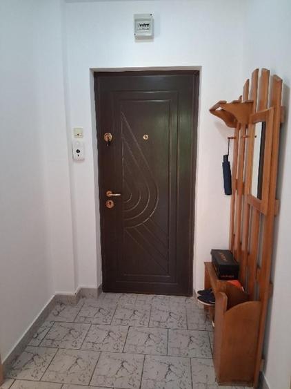 Apartament cu 2 camere semidecomandat în Baba Novac