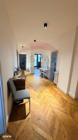 Apartament cu 4 camere decomandat în Central