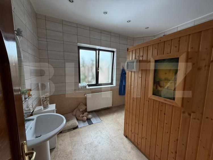 Casă individuală cu 8 camere cu Piscina în Mușcel