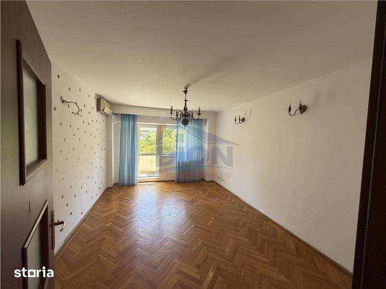 Apartament cu 4 camere în Unirii