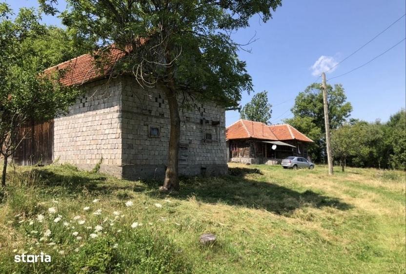 Casă cu 3 camere în Vânători