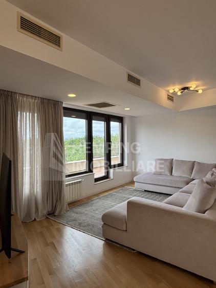 Apartament cu 4 camere semidecomandat, mobilat în Herăstrău