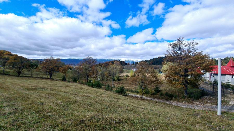 Teren intravilan de 15771 mp, în Fundata