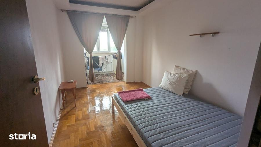 Apartament cu 4 camere semidecomandat, mobilat în Apărătorii Patriei