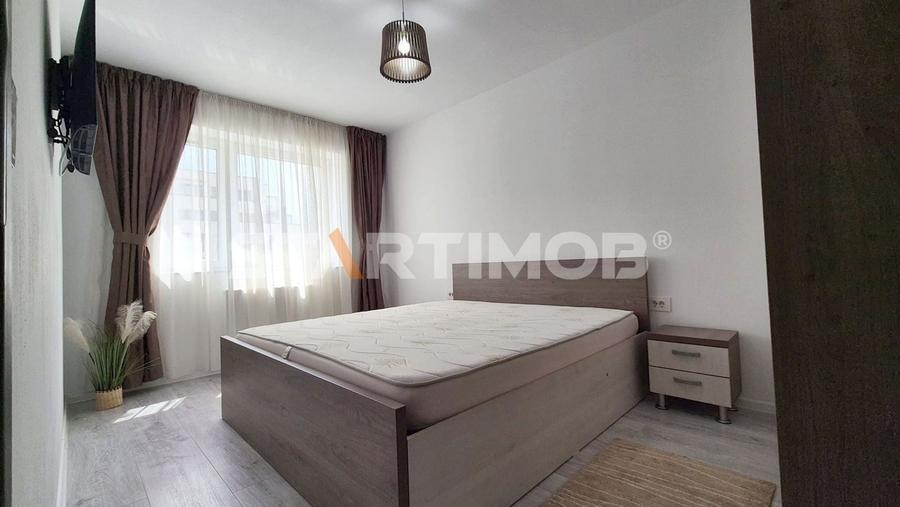 Apartament cu 2 camere decomandat, mobilat în Tractorul