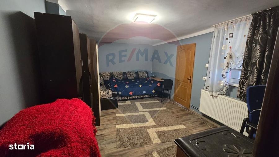 Casă cu 3 camere cu Teren 250 Mp în Central