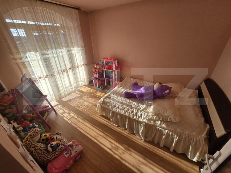 Casă individuală cu 9 camere cu Canalizare în Micești