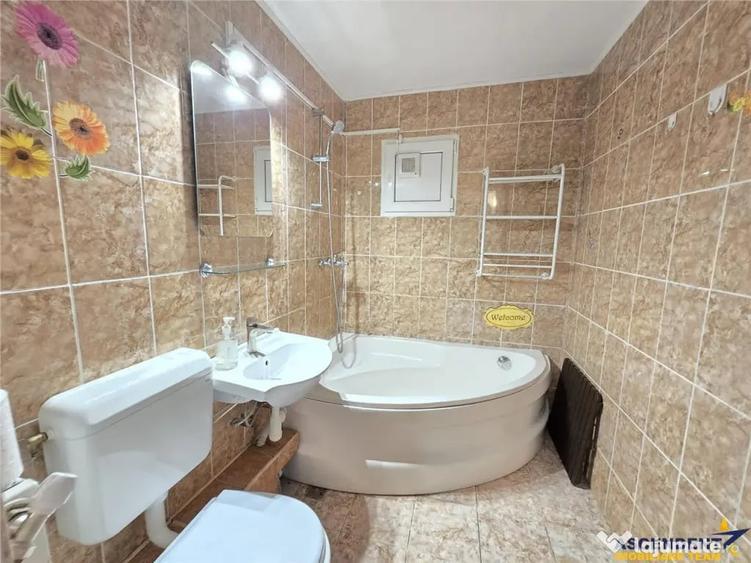 Apartament cu 3 camere decomandat în Noua