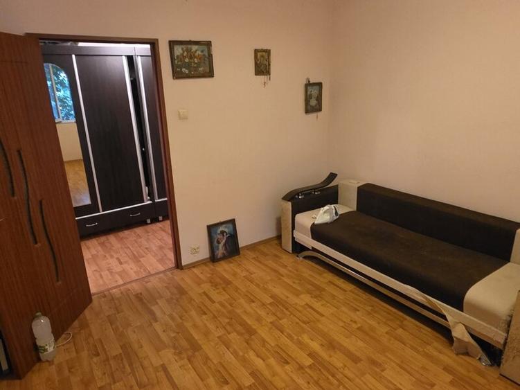 Apartament cu 3 camere decomandat în Dristor