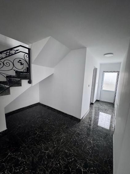 Casă cu 4 camere în Ștefănești