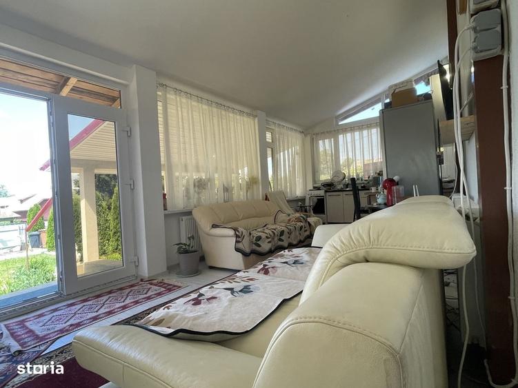 Casă cu 4 camere în Cârlig