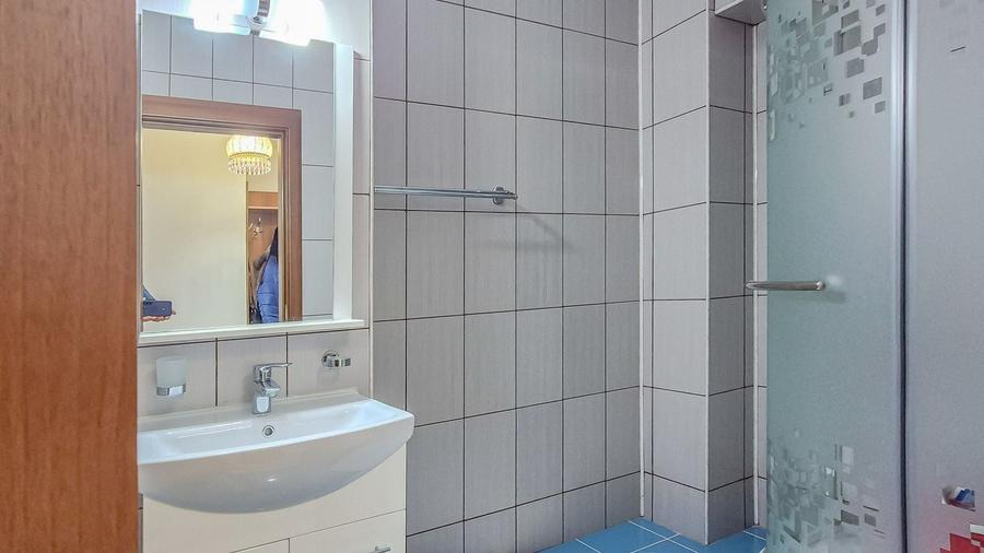 Apartament cu 2 camere semidecomandat în Răcădău