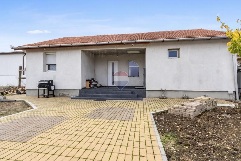 Casă individuală cu 3 camere cu Teren 491 Mp în Vladimirescu