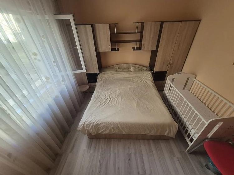 Apartament cu 2 camere decomandat în Podu Roș