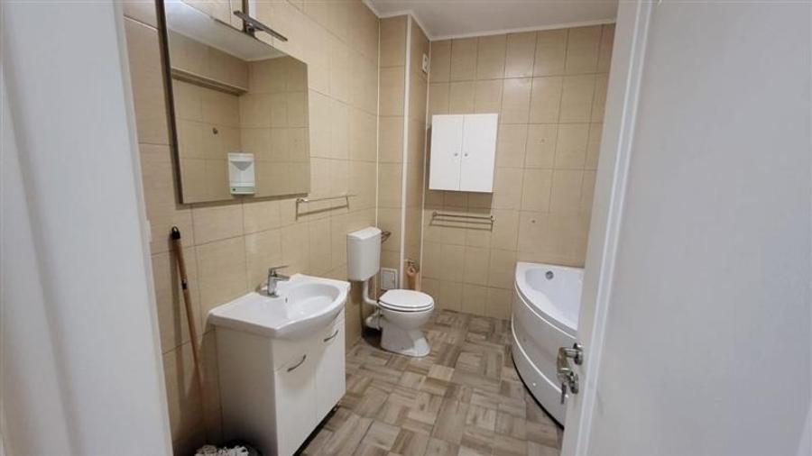 Apartament cu 2 camere decomandat, mobilat în City Park Mall