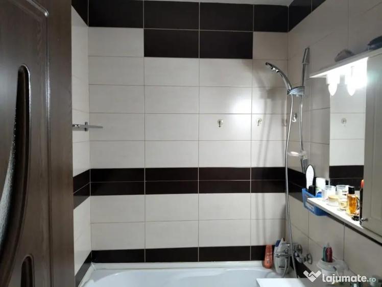 Garsonieră decomandată în Baza 3