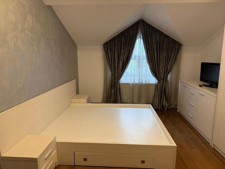 Apartament cu 3 camere decomandat în Mărgeanului