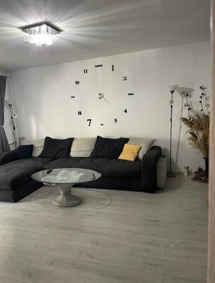 Apartament cu 3 camere decomandat în Baicului