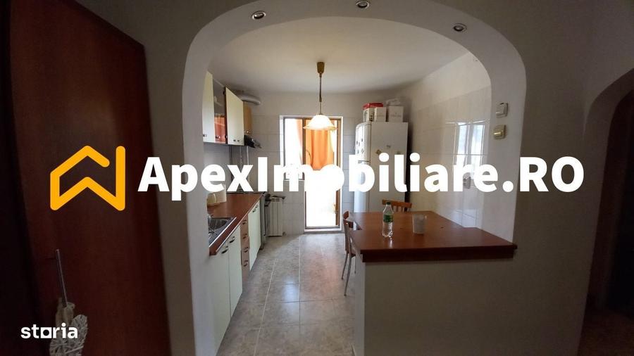 Apartament cu 3 camere semidecomandat în Iancului