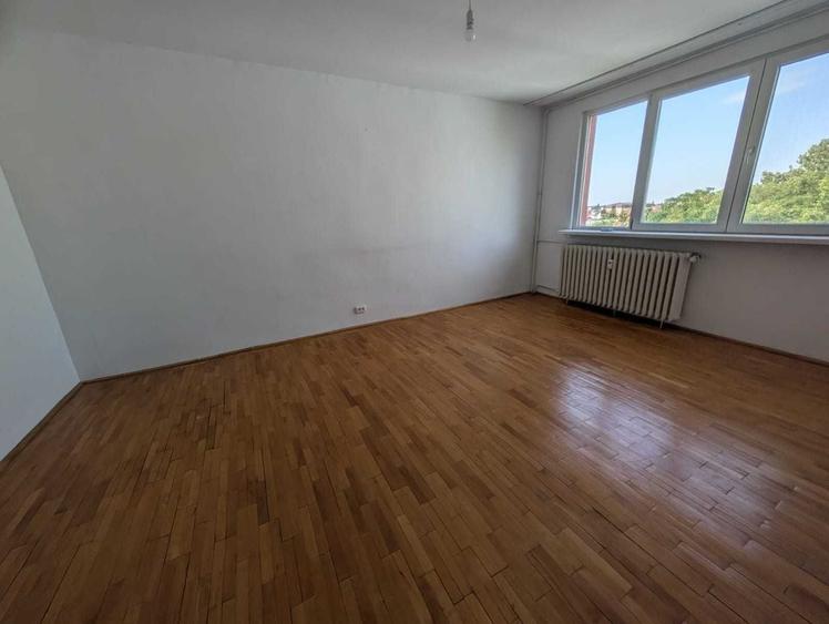 Apartament cu 4 camere decomandat în Rahova