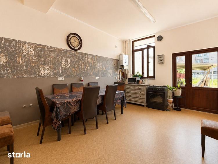 Casă cu 6 camere cu Teren 715 Mp în Central
