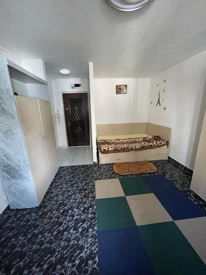 Garsonieră decomandată în Brâncoveanu