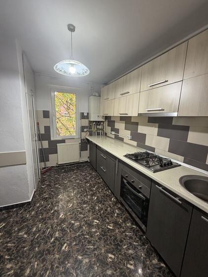 Apartament cu 4 camere decomandat în Central
