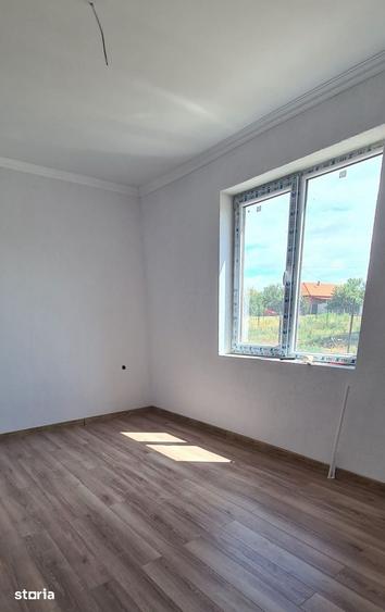 Casă cu 3 camere cu Teren 300 Mp în Variaș